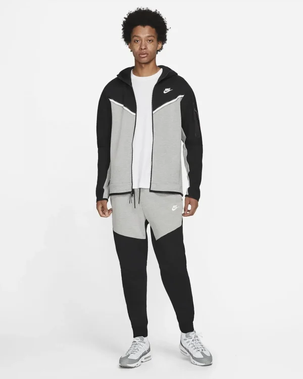 ⁦מכנסי Nike Sportswear Tech Fleece – מכנס נייק טק פליז ארוך בצבע אפור ושחור⁩ – תמונה ⁦3⁩